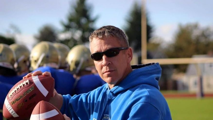 Brave Football Coach Defies School’s Ban on Prayer