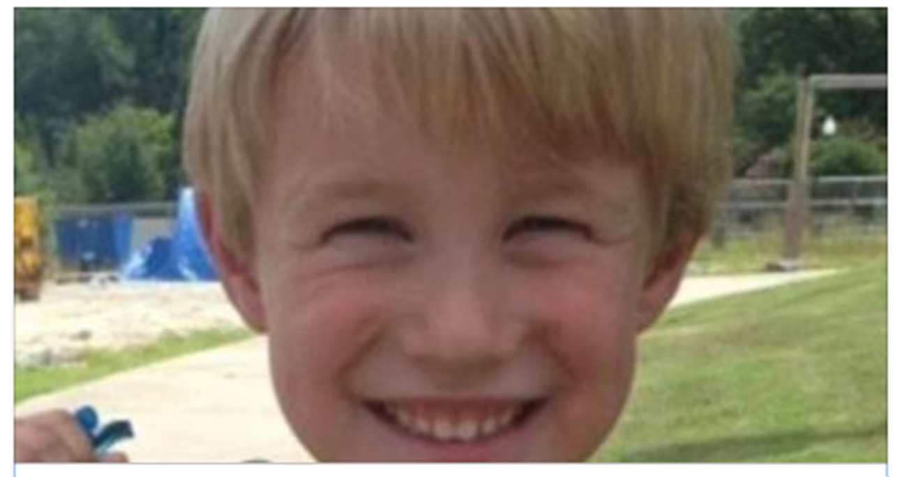 This 4 Yr-Old Boy And His Family KICKED OUT Of A Restaurant For A Shirt [PHOTOS]